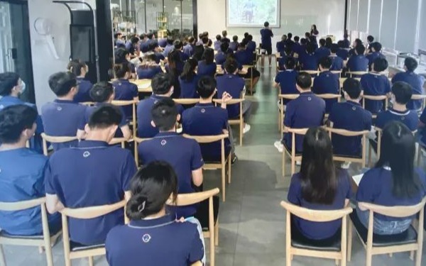【智慧分享日第2期】保持危机意识，持续变革，不懈奋斗！